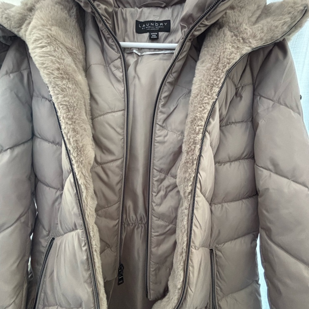 Laundry By Shelli Segal Women's Beige Puffer Coat with Faux Fur